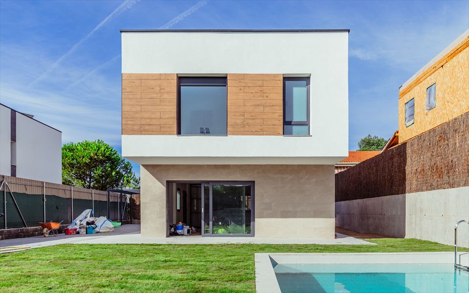 CORBO Bonelo · Las Rozas — vivienda terminada junto a la piscina